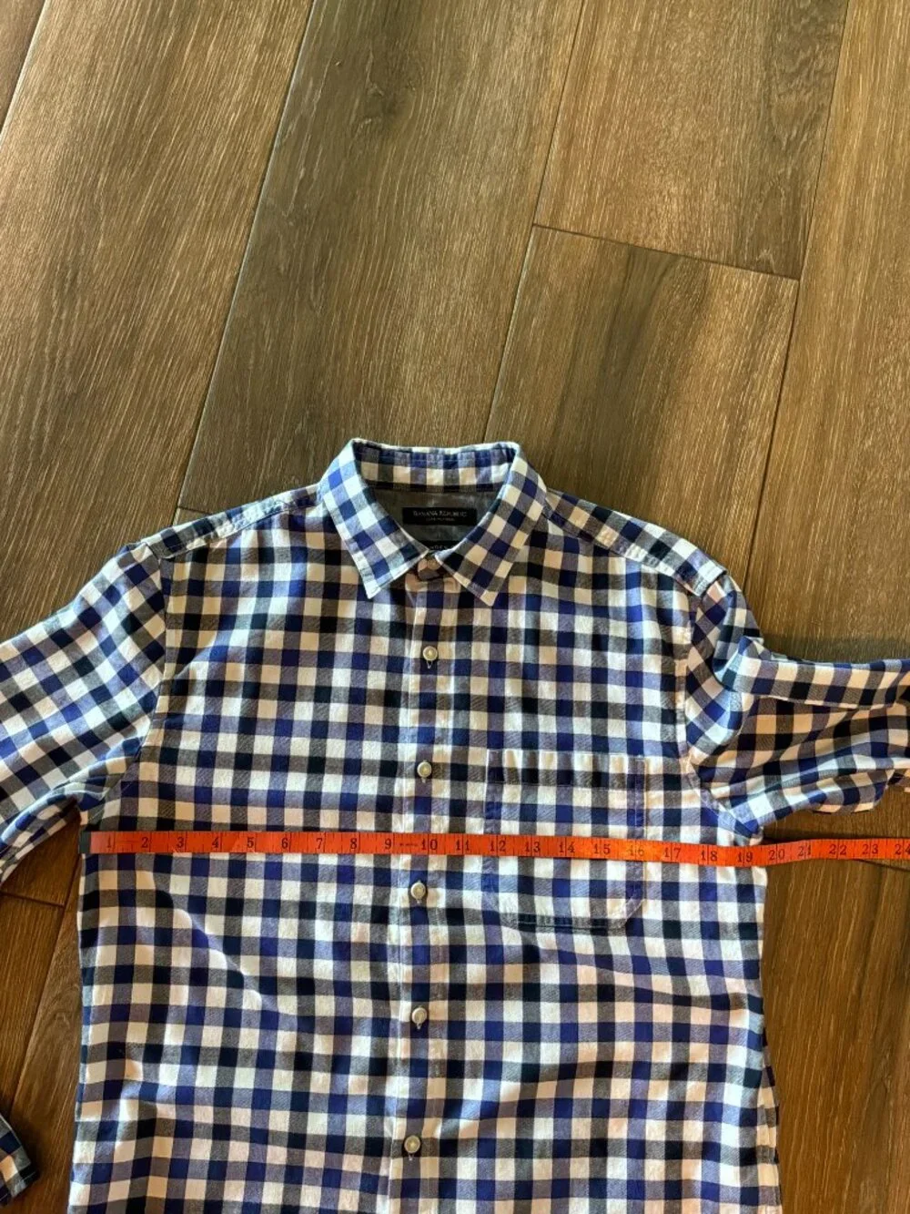Banana Republic Men's Luxe Flannel Camden Fit blue/white check shirt size small